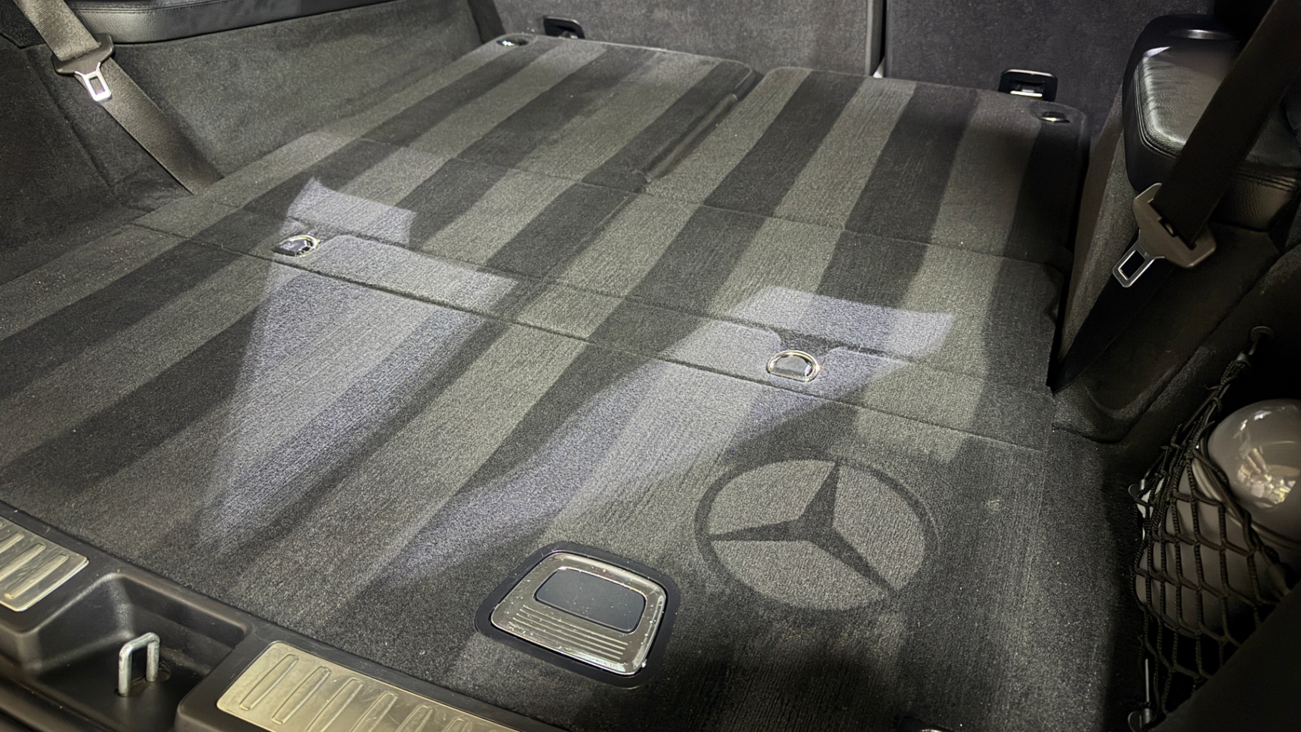 Mercedes Kofferraum – Teppich shampooniert