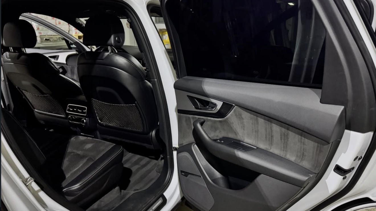 Audi Q7 – Innenraum & Türverkleidung aufbereitet